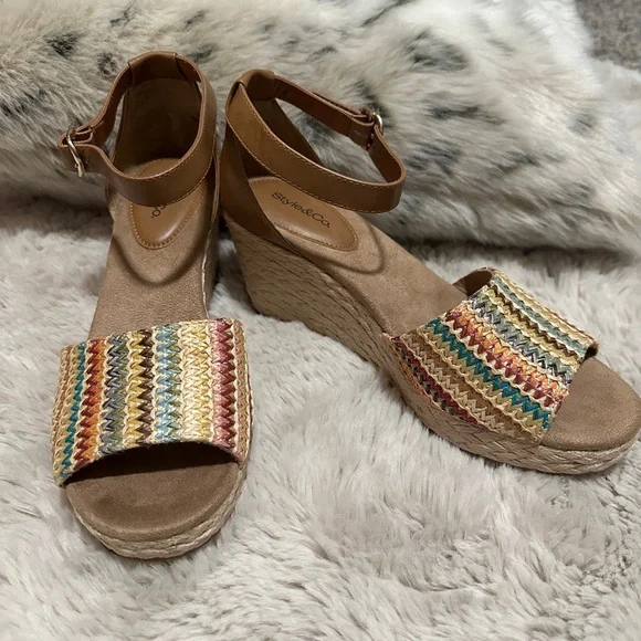 NWT Style andCompany Saleeney Wedges Size 8 1/2 - Picture 2 of 5